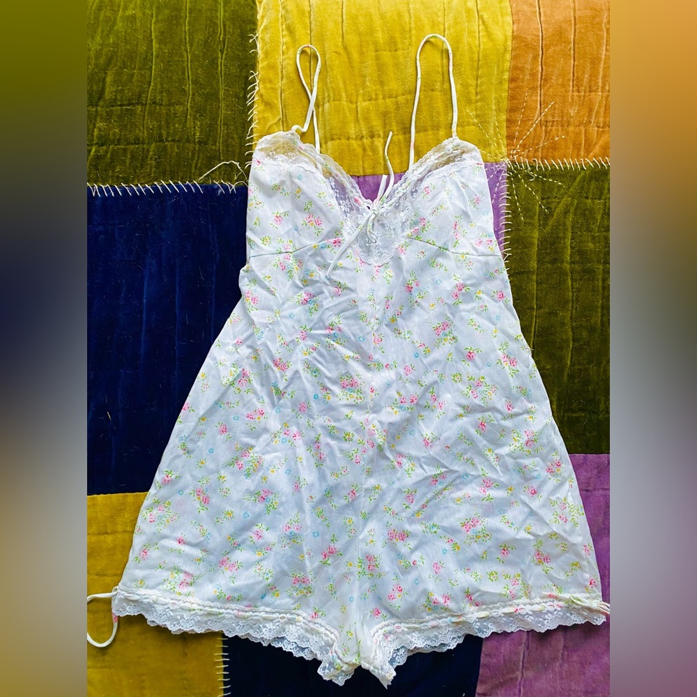 Rare vintage 70’s BARAD floral lace trim teddy/romper nightie size/S